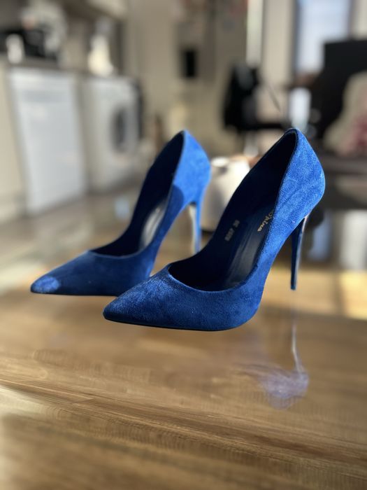 Обувки на висок ток