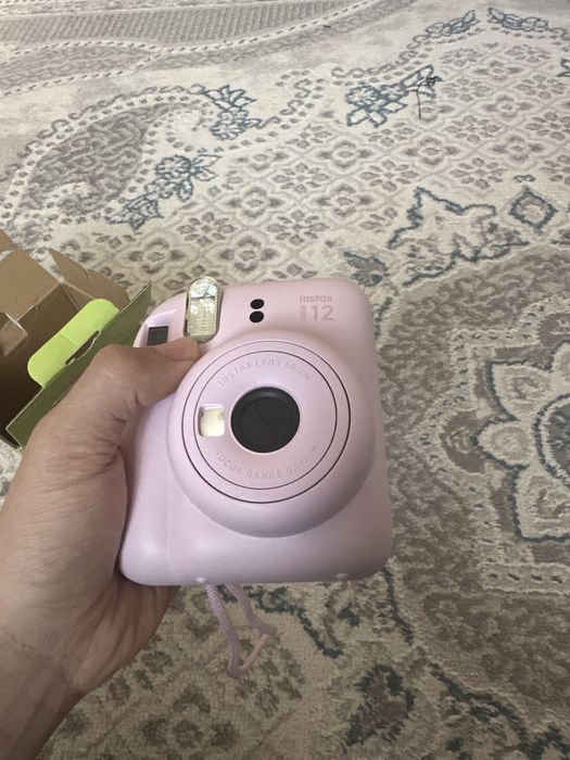 продается instax mini 12 севершенно новый с коробкой