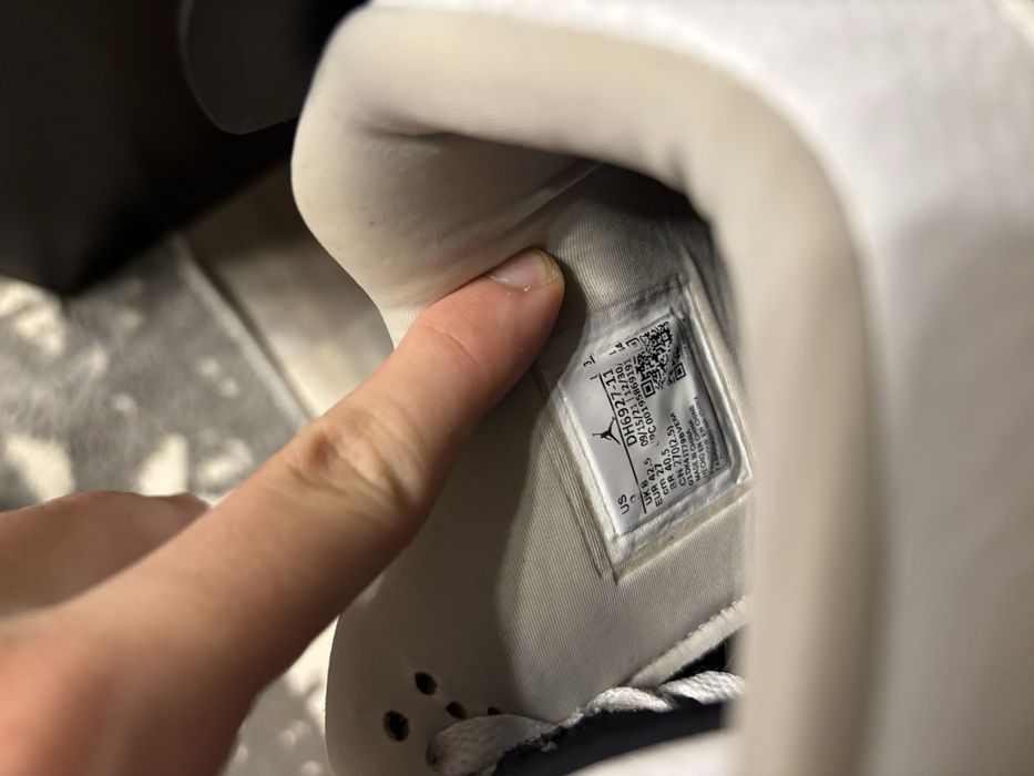 Jordan 4 Military Black (42,5)