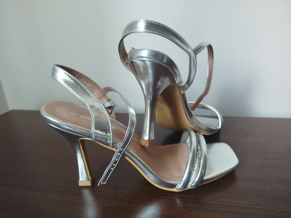 Sandale argintii