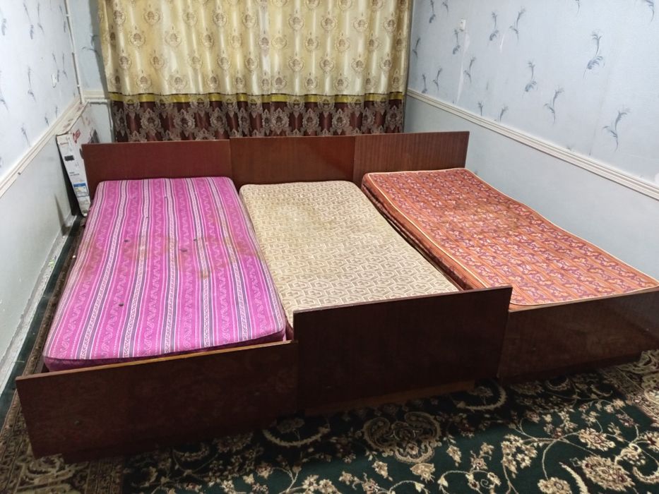 3 ta divan matraslari bilan 2 ta stol