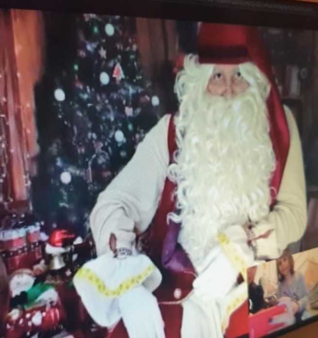 Moș Crăciun Premium – Costum impecabil, Voce Caldă, 20 Ani Experiență