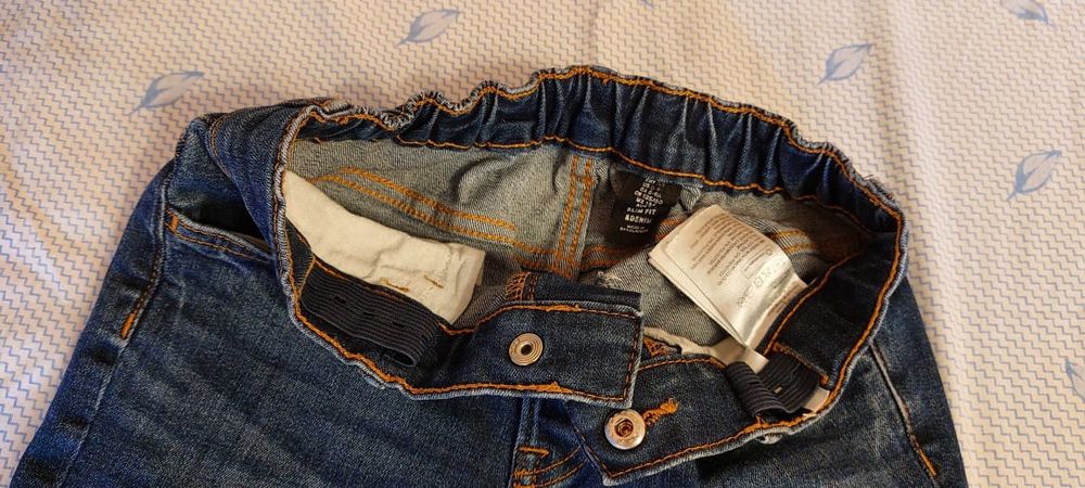 Джинсы на мальчика 8-9 лет