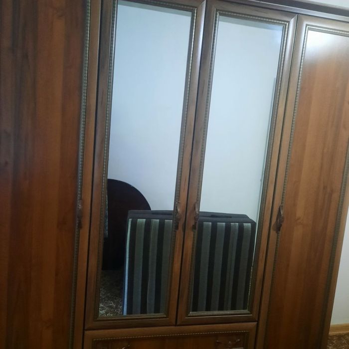 Продается шкаф для одежды в хорошем состоянии.