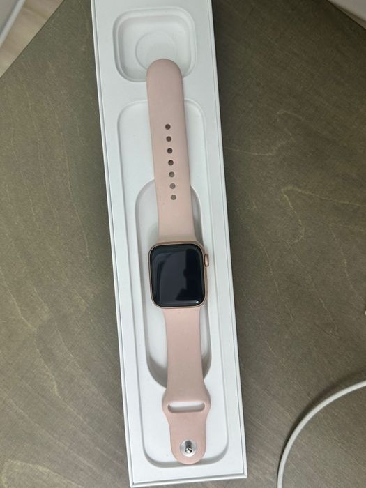 Часы Apple Watch SE