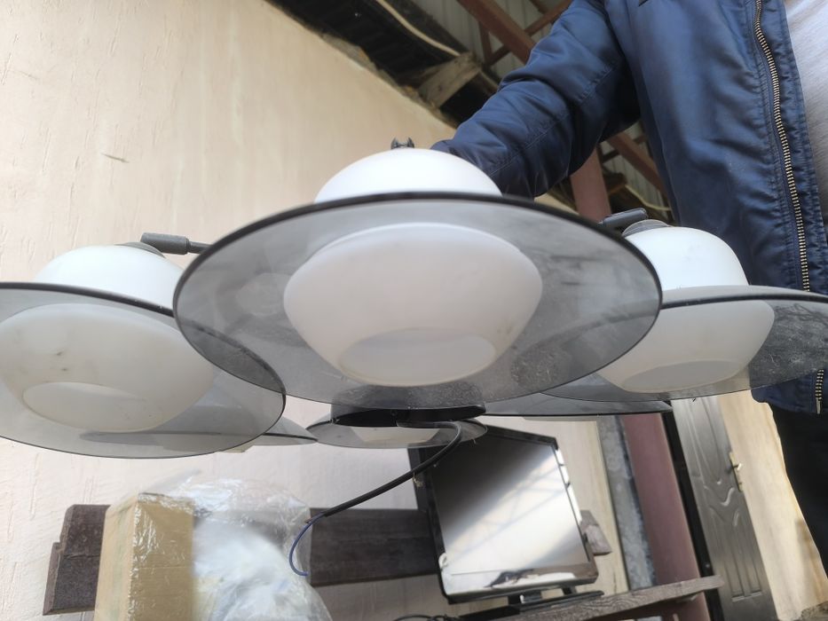 Продам срочно люстру