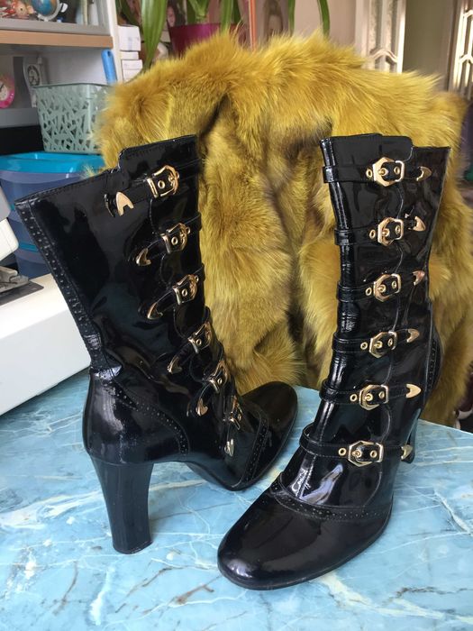 Полусапожки из натуральной лаковой кожи, производство Италия