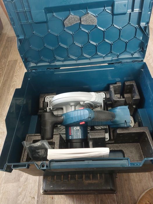 Vand Circular Bosch 18 v funcționează pe sina folosit o singură data