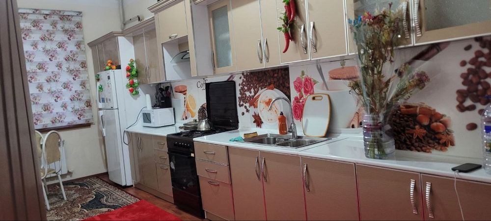 Санат саройи олдида Янги курилган Дом