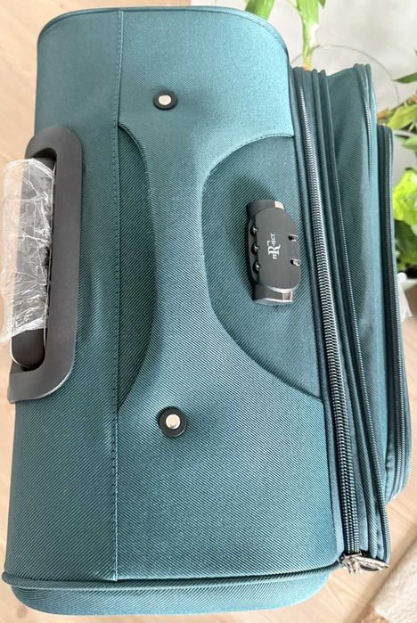 Страхотен куфар с колелца