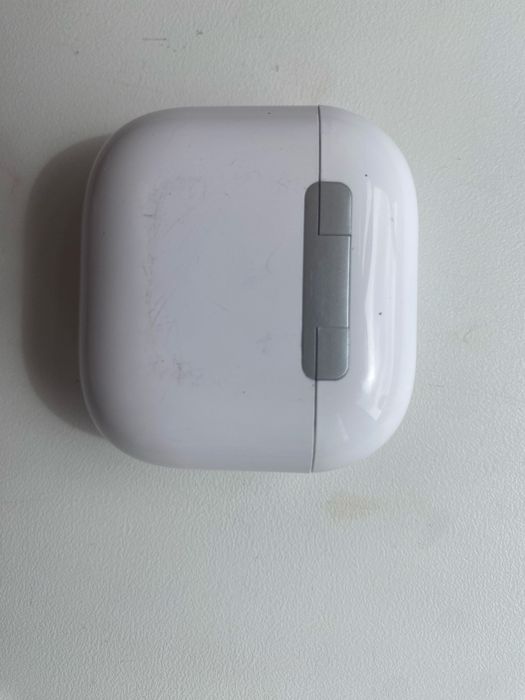 Продаю AirPods4