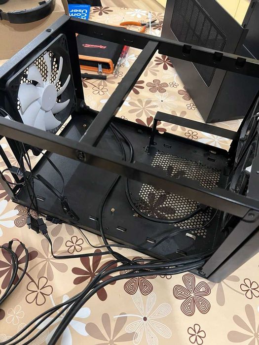 Продавам SFF кутия Fractal Design Node 304
