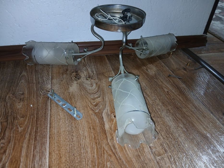 Продаются люстры