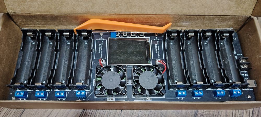 Încărcător, tester celule litiu ion 18650