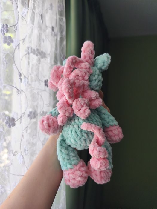 Unicorn pufos croșetat