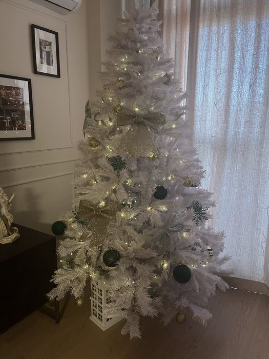 Коледна Елха + украси.