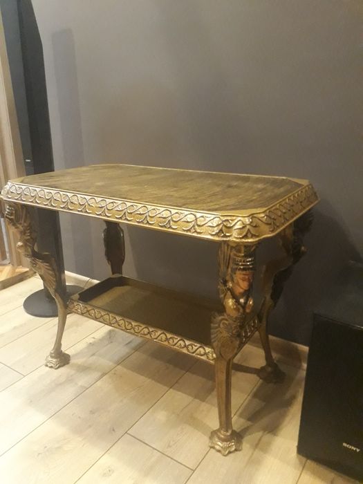 Стол журнальный интерьерный