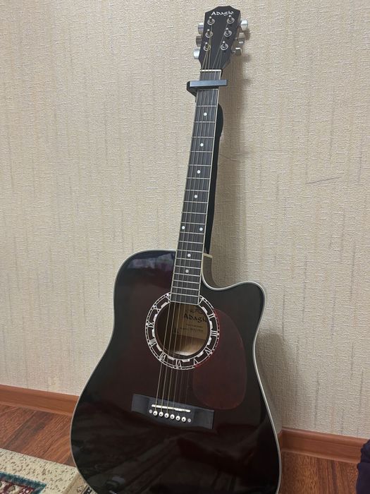 Гитара . Жақсы сақталған.