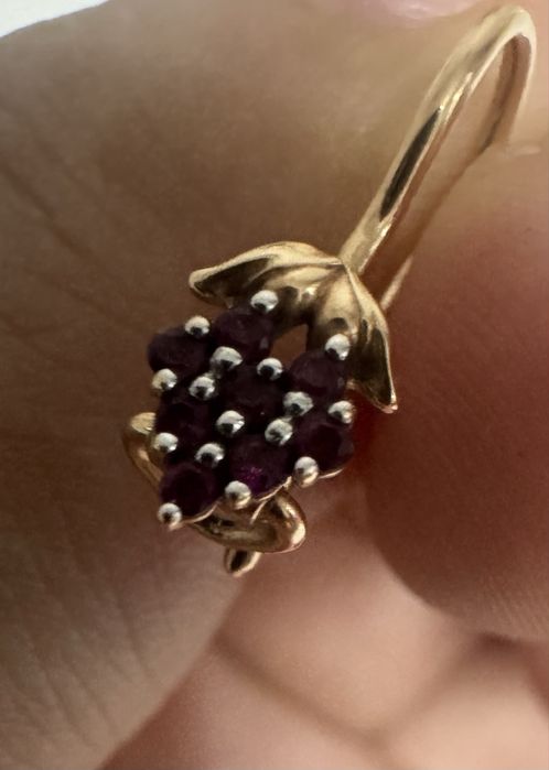 Срочно продам сережку детскии