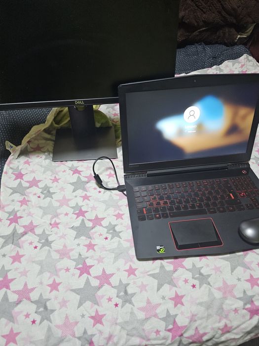 Vînd un laptop Lenovo  și un monitor dell