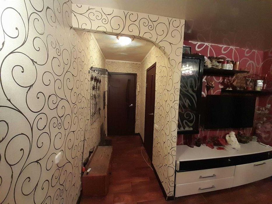 Продам 2комн студию возле Аян пассажа. 2эт.