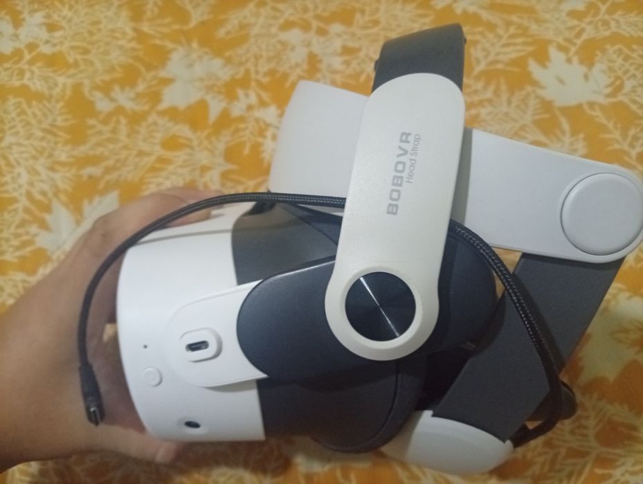 Продаю oculus quest 3S