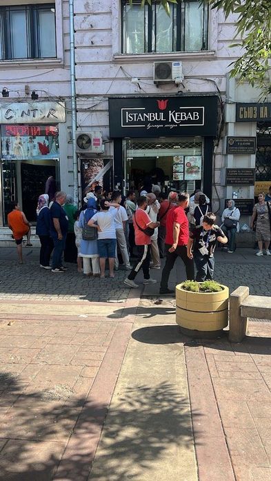 Продава се успешен БИЗНЕС с дюнери в – център на София!