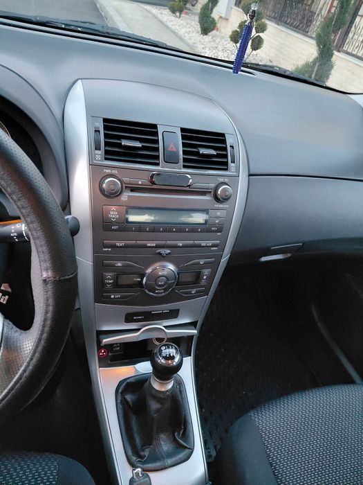 Vând toyota corolla 2010