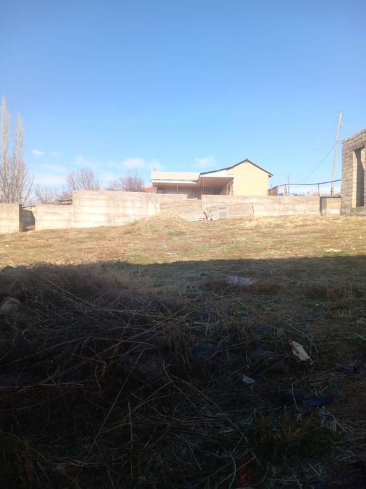 Земелний участка прадаётся 13,5 сот паркент,невич.Yer uchastka sotilad