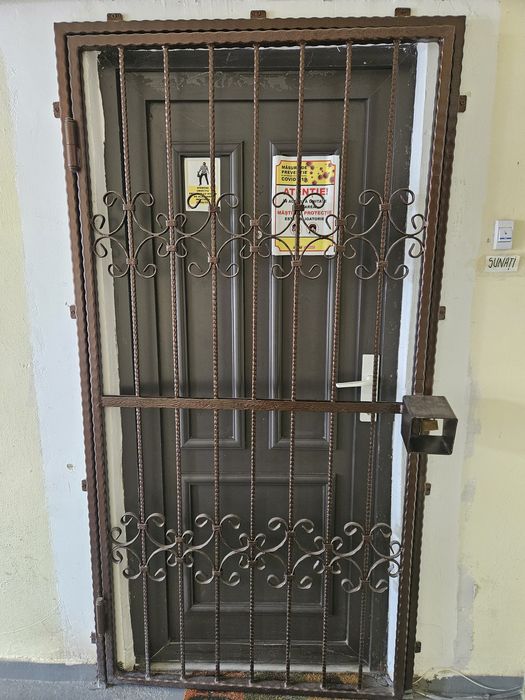 Gratii usa apartament