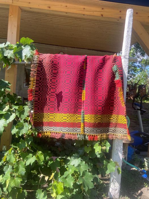 Vând cuverturi de pat/fețe de masă/ladă/ bancă de zestre
