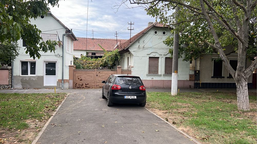 Ofer spre inchiriere casa mare cu teren 2000 mp pe Calea Timisorii