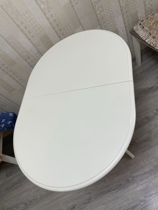 Овальные обеденный стол