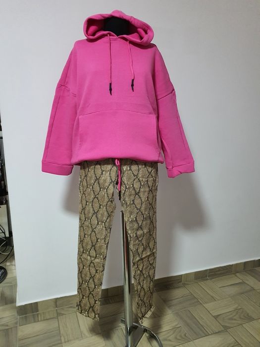 Blugi/ pantaloni Snake print, model in tendințe, confortabil;