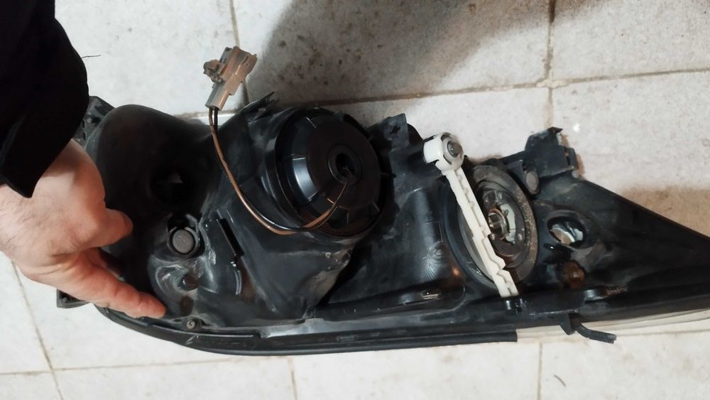 Фарове за тойота Рав4 фейслифт,оригинални на Тойота