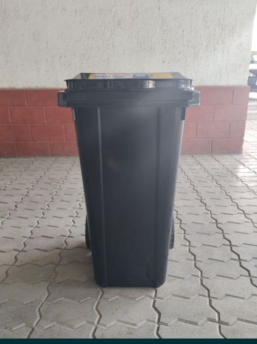 Мусорный контейнер