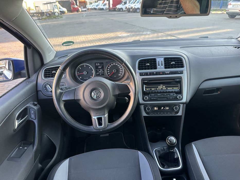 Vand Vw Polo 1.6 tdi 105 cp,Editie speciala LIVE,an 2013,scaune incalzite,senzori parcare,clima,pilot,import Olanda