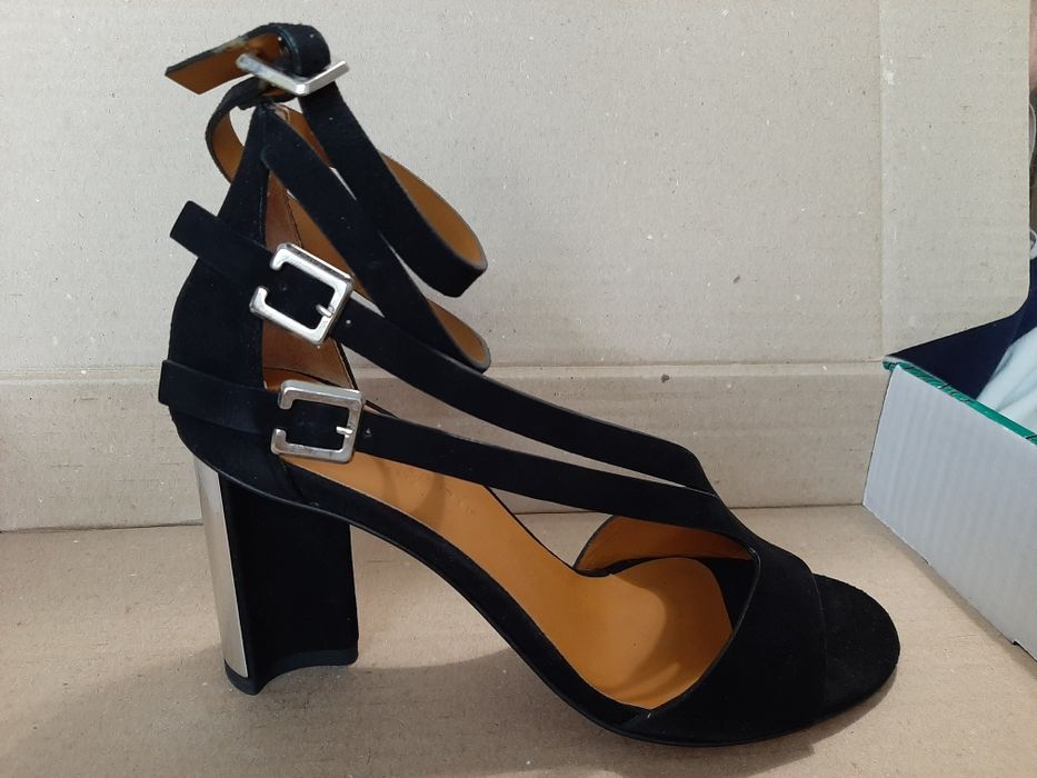 Продам босоножки Италия 36 размер.