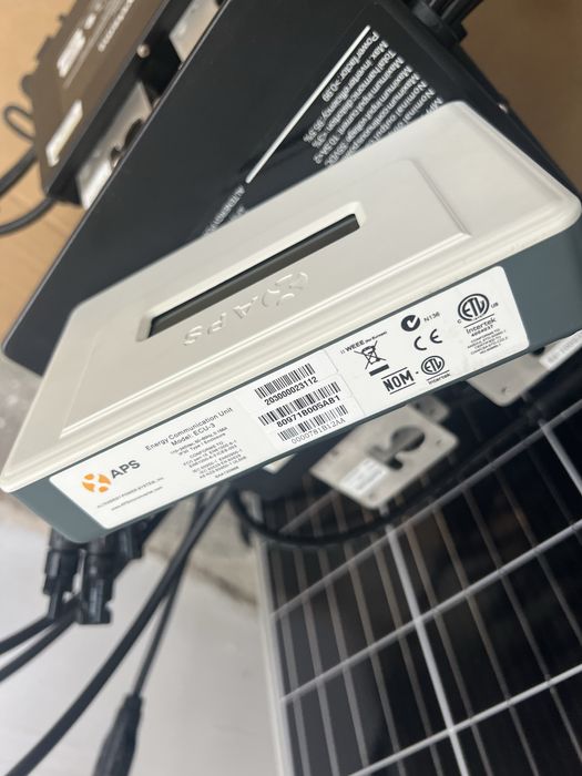 Set 11 buc Microinvertor APsystems YC500i + ECU-3 - 5,5kW - MPPT