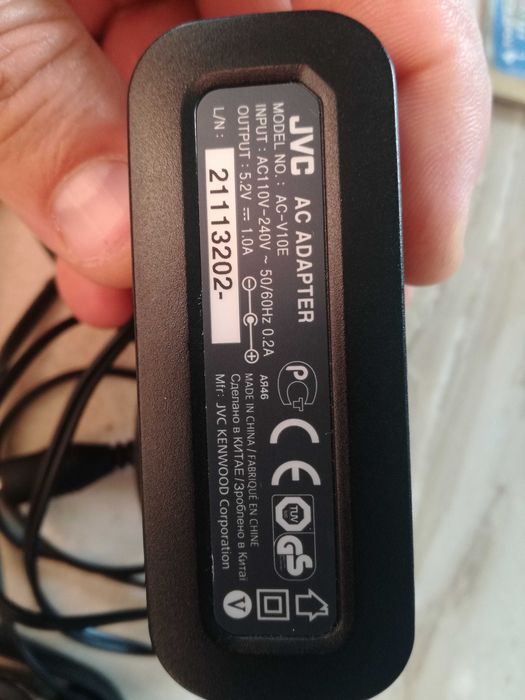 Продавам FULL HD камера JVC със 2бр.батерий и чантичка SONY