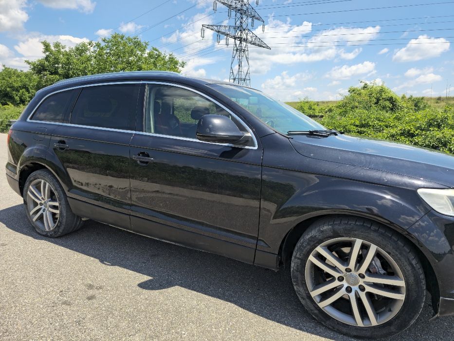 Vând Audi Q7  3.0