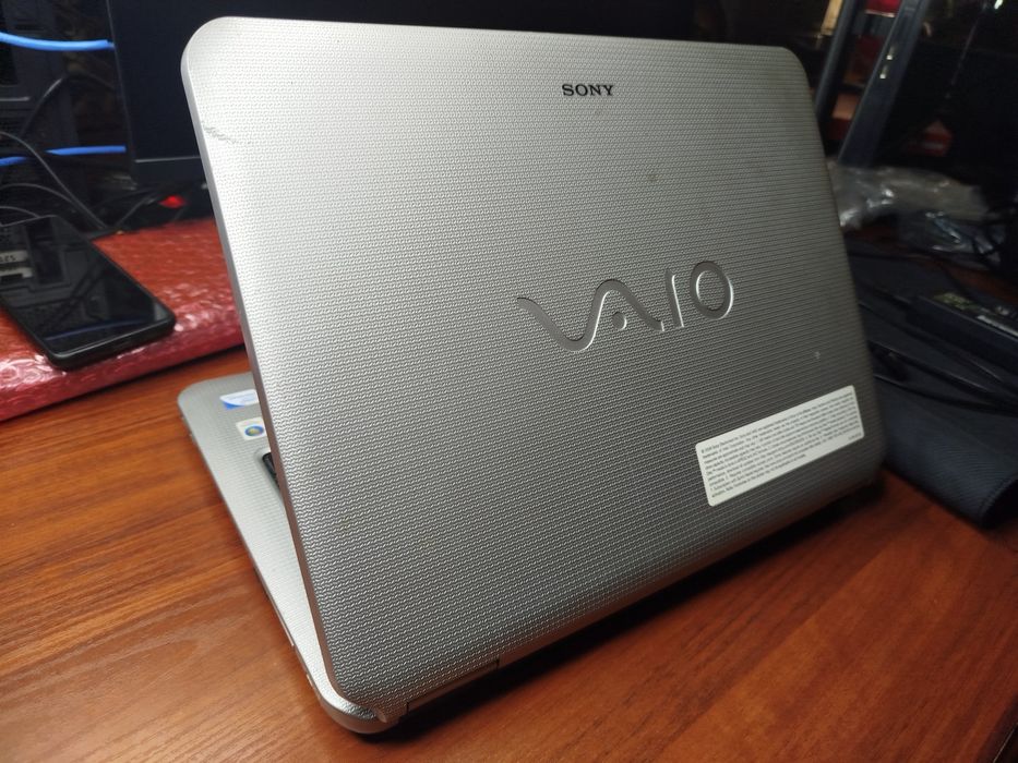 Продается японский ноутбук Sony Vaio Dual Core 3/320Gb состояниеси зор