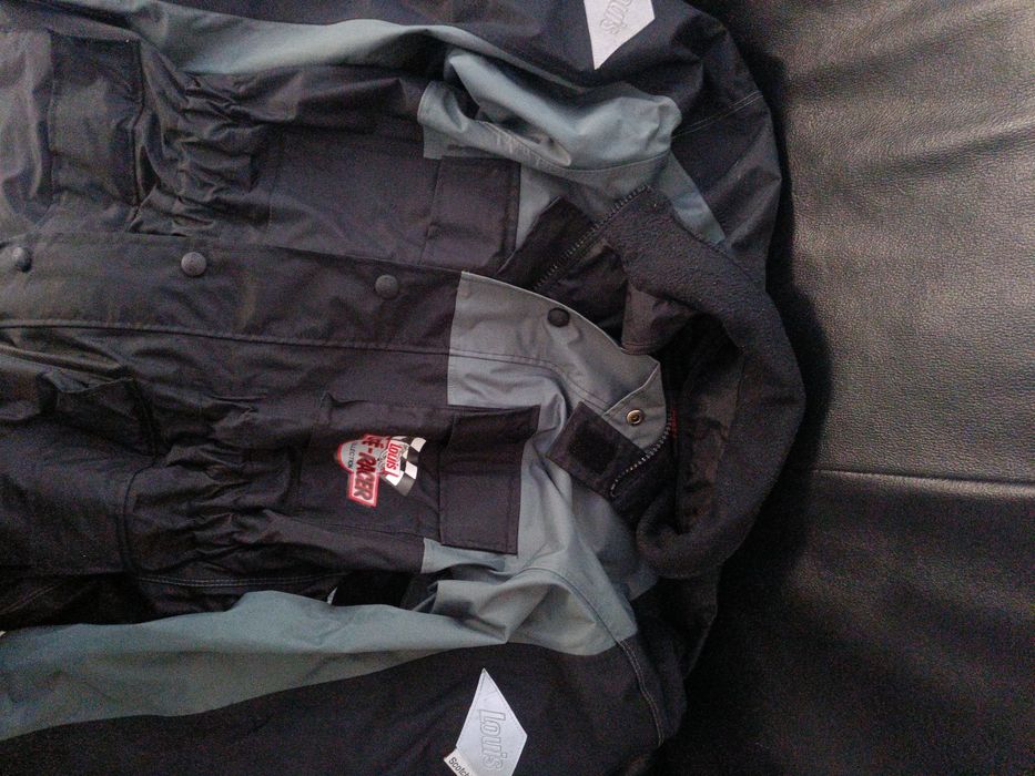 se vinde jacheta moto