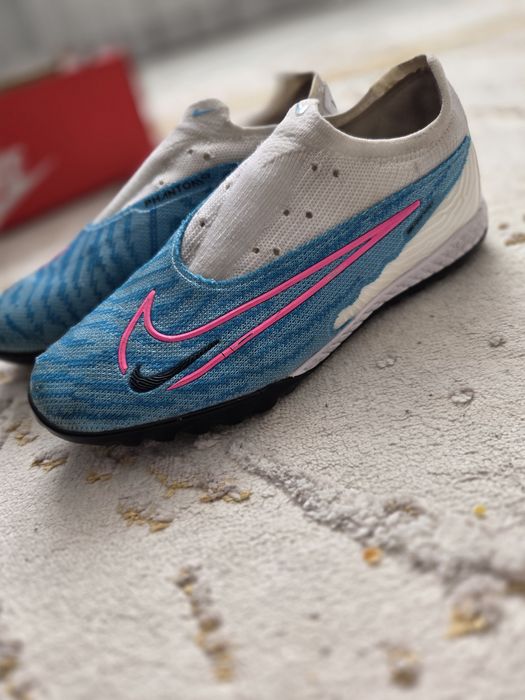 Футбольная обувь PHANTOM