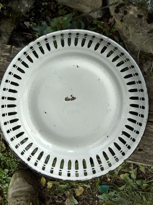 Стар емайлиран панер