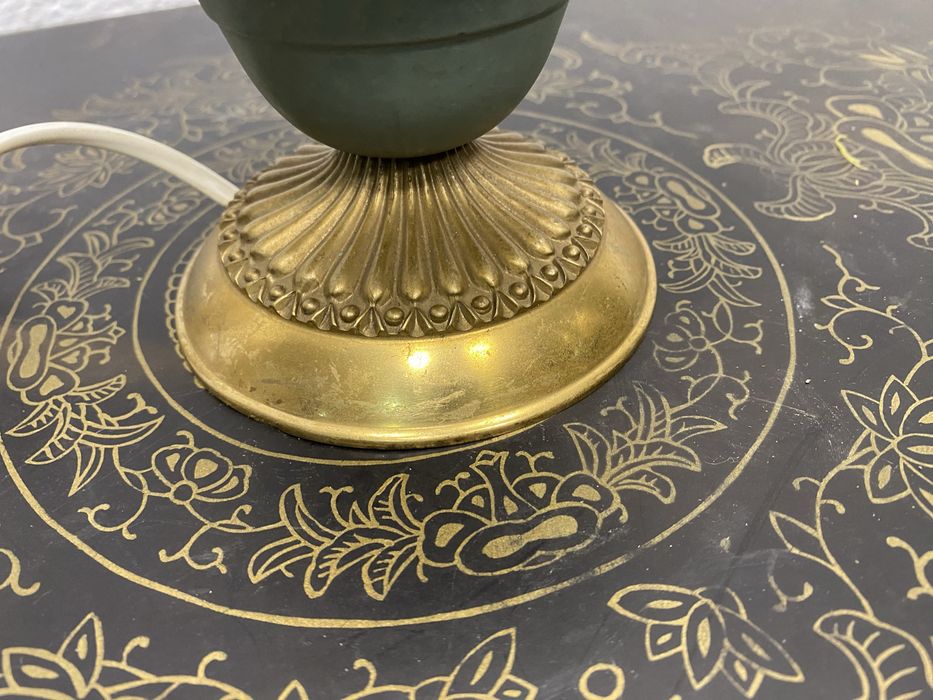 Италианска бастолна лампа с млечно бяло стъкло