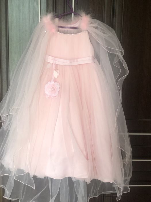 Продам платье на 6-7 лет