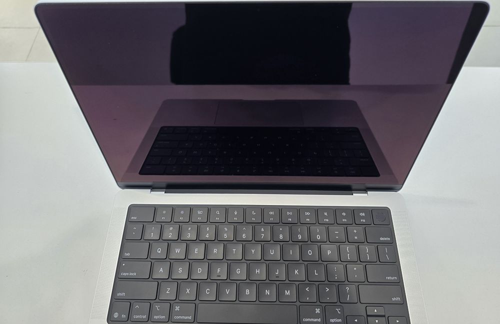 MacBook Pro 14 M5 16/512 5 циклов