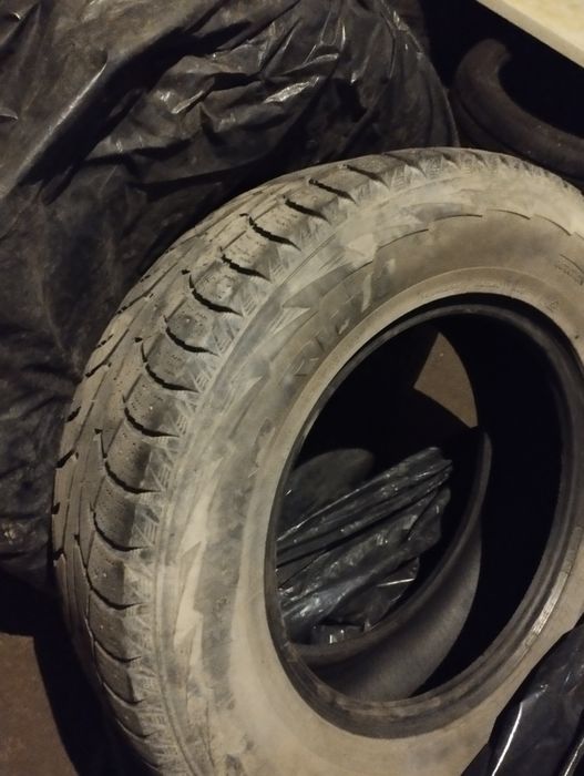 Продам зимние шины комплект