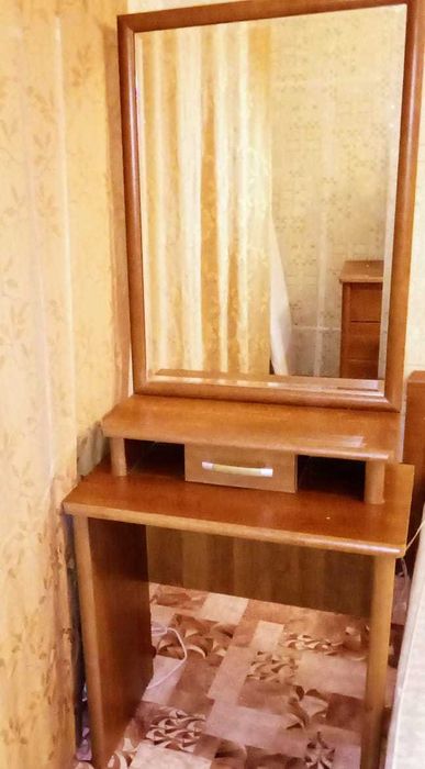 Зеркало  цвет орех (с трюмо)